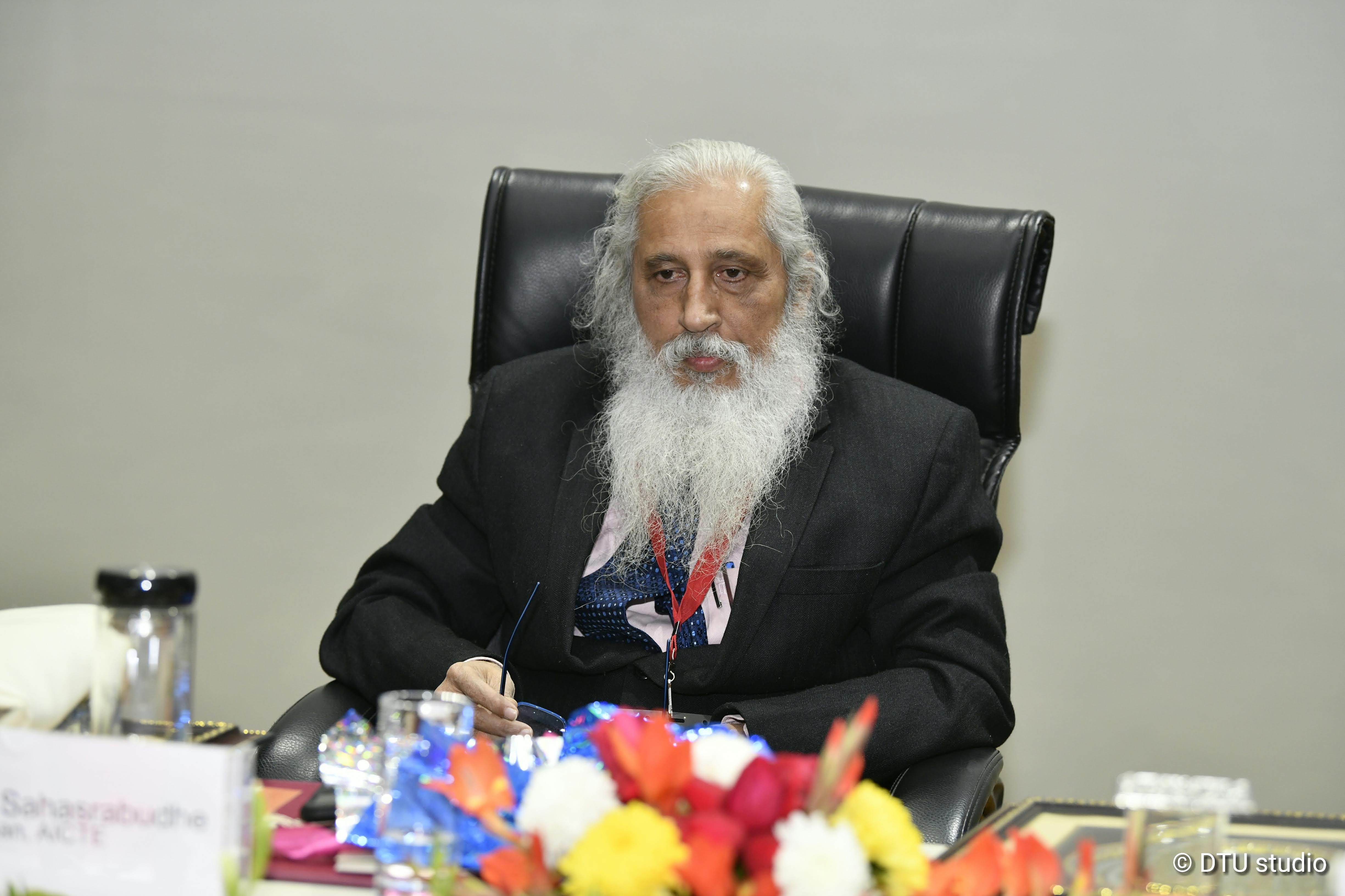 DTU Golden Pride photo 2